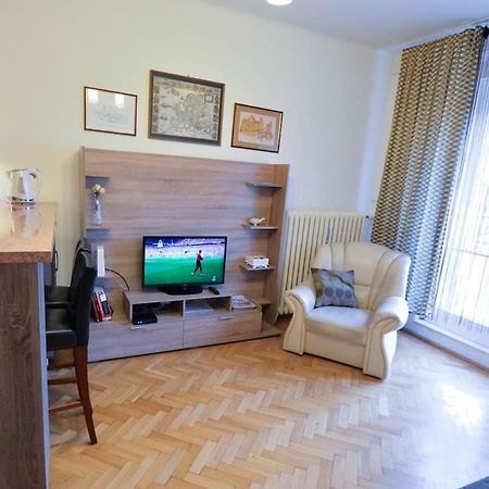 City Center Apartment Debrecen Bagian luar foto