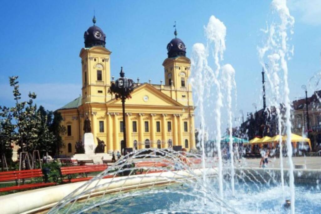 City Center Apartment Debrecen Bagian luar foto