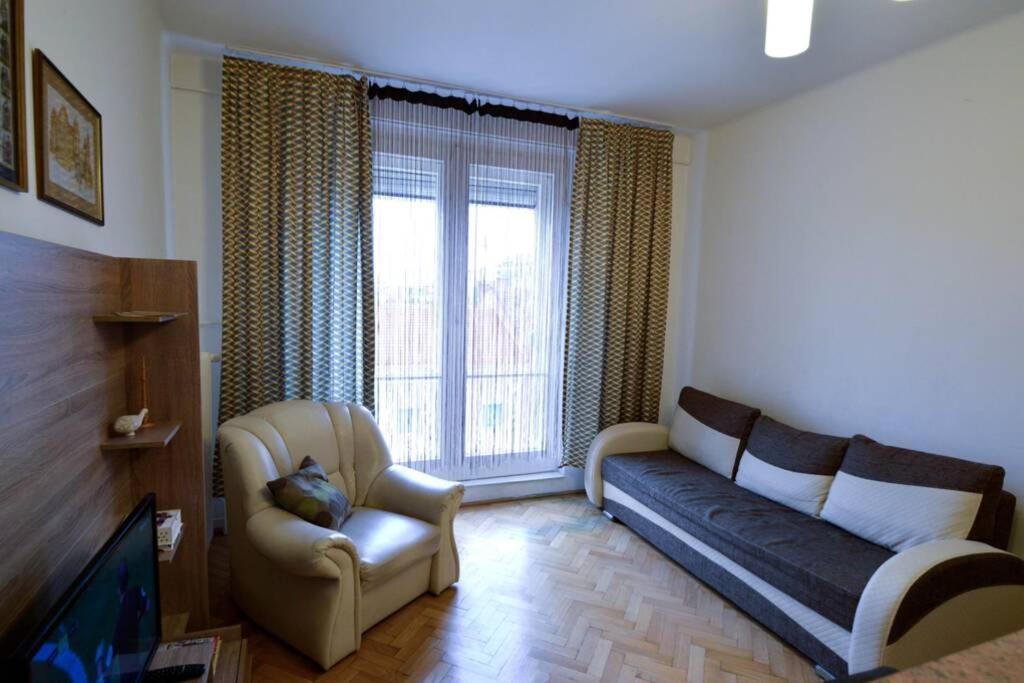 City Center Apartment Debrecen Bagian luar foto