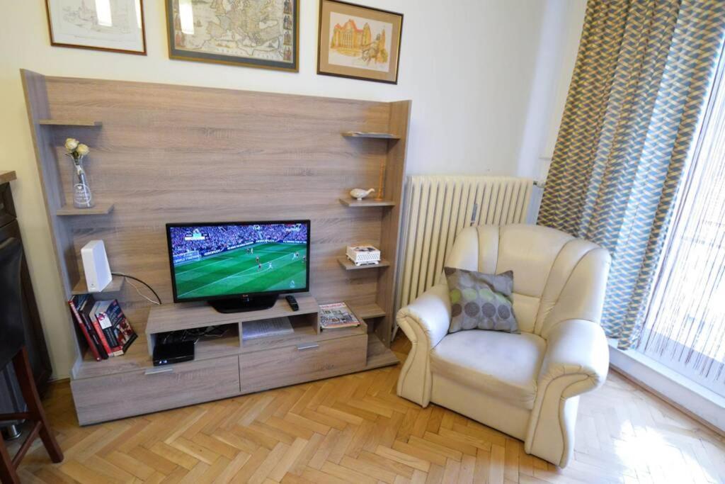 City Center Apartment Debrecen Bagian luar foto