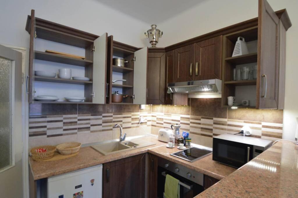 City Center Apartment Debrecen Bagian luar foto
