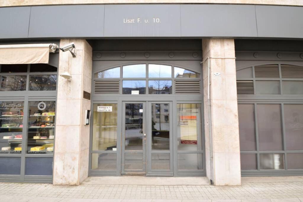 City Center Apartment Debrecen Bagian luar foto