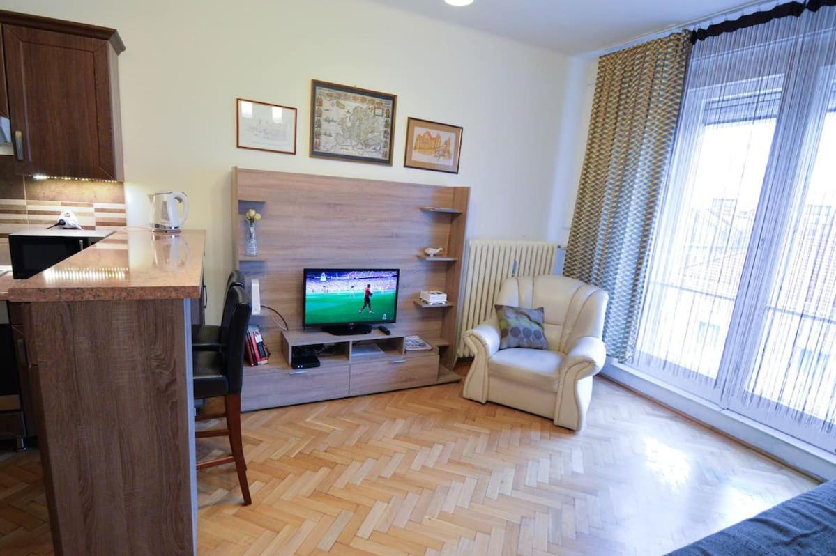City Center Apartment Debrecen Bagian luar foto